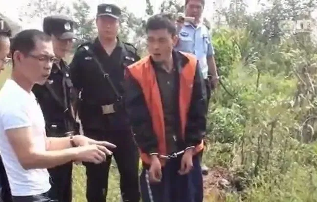 Tao Qiang was escorted by the police to conduct field experiments