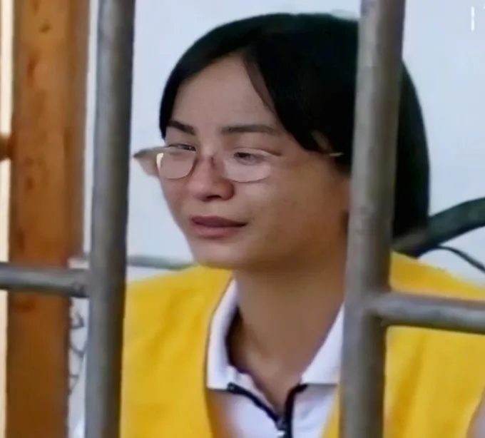 He Fang, 25 years old, cried while being interrogated in detention in 2010