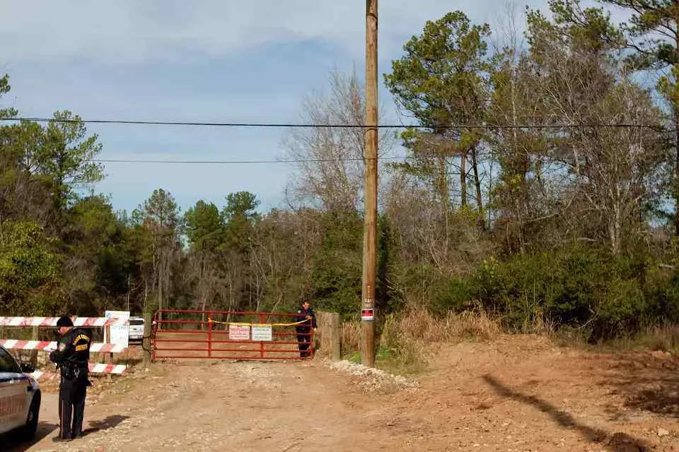 Police blocked the entrance to the area where Melissa Sowders' body was found.